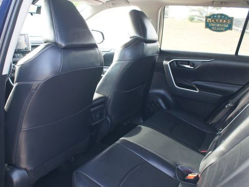 Used 2019 Toyota RAV4 XLE Premium image 10