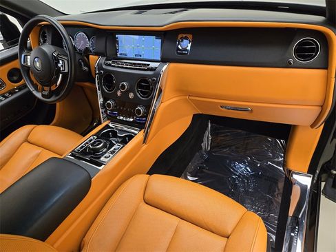Certified 2022 Rolls-Royce Cullinan w/ Dark Exterior Package image 29
