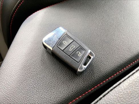 Used 2025 Volkswagen Jetta GLI Autobahn FWD image 15