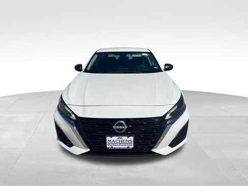 Used 2025 Nissan Altima 2.5 SV FWD image 14