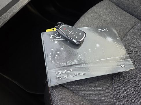 Used 2024 Chevrolet Equinox LT image 38