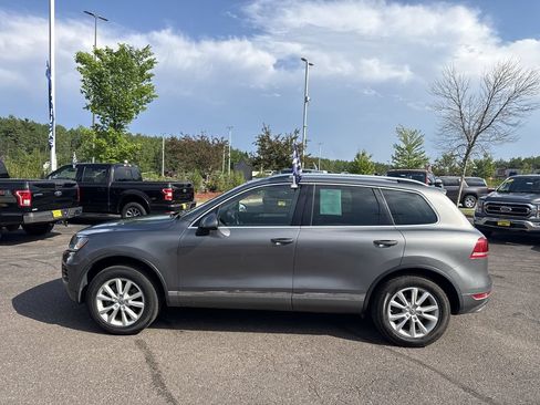 Used 2014 Volkswagen Touareg Sport AWD/4WD image 9