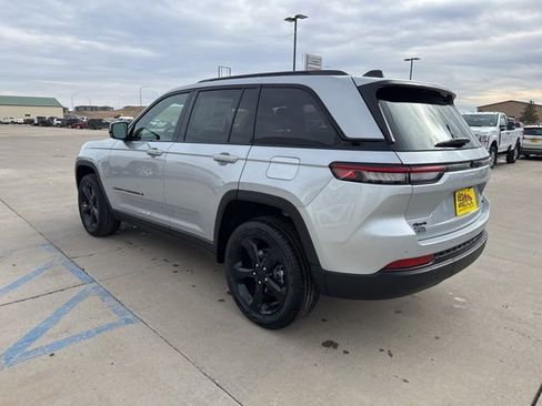 New 2025 Jeep Grand Cherokee Limited w/ Black Appearance Package image 6