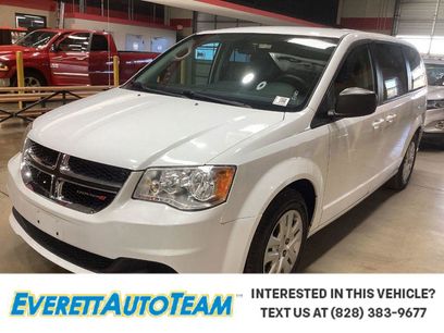 Used 2018 Dodge Grand Caravan SE w/ UConnect Hands-Free Group