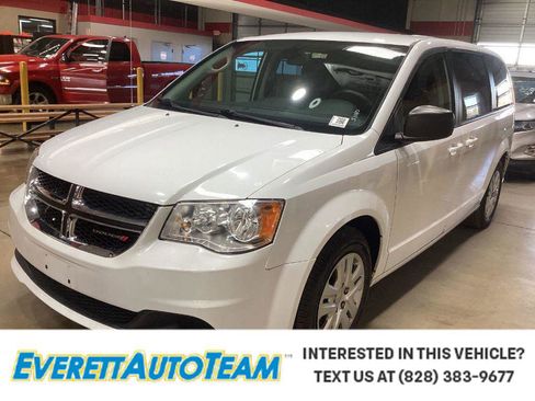 Used 2018 Dodge Grand Caravan SE w/ UConnect Hands-Free Group image 1