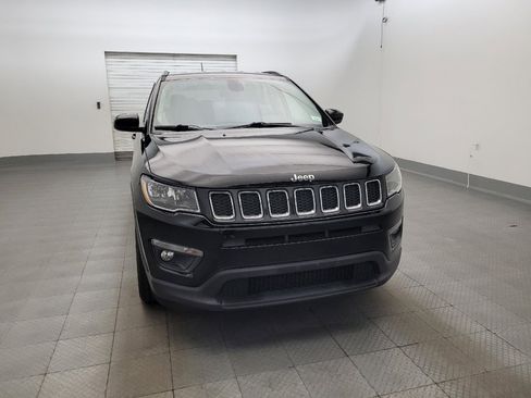 Used 2018 Jeep Compass Latitude FWD image 14