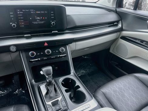 Used 2024 Kia Carnival LX FWD image 22