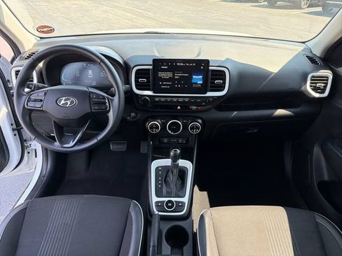 Used 2024 Hyundai Venue Limited FWD image 14