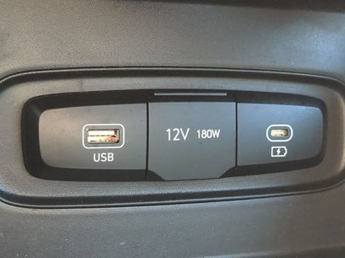 Used 2024 Hyundai Venue SEL FWD image 21