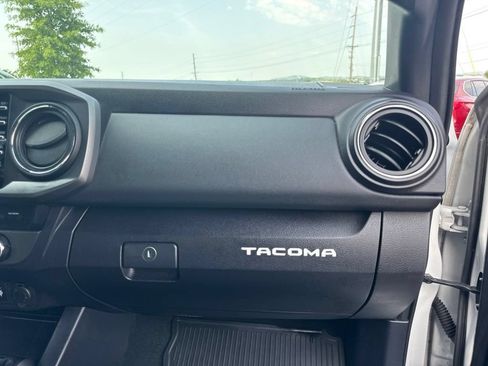 Used 2020 Toyota Tacoma TRD Sport w/ TRD Premium Sport Package AWD/4WD image 18