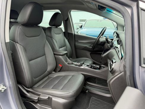 Used 2023 Chevrolet Bolt LT w/ Infotainment Package FWD image 31