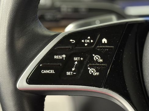 Used 2025 Mercedes-Benz GLE 450e 4MATIC image 24