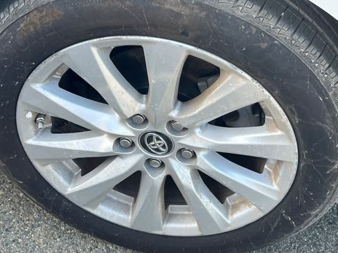 Used 2020 Toyota Camry LE image 22