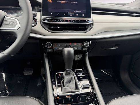 Used 2024 Jeep Compass Limited image 11