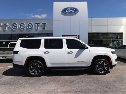 Used 2024 Jeep Wagoneer Series III image 18