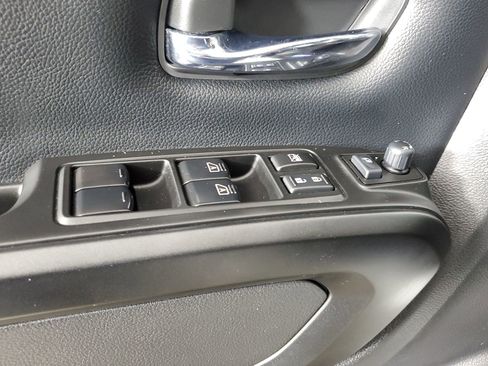 Used 2024 Nissan Titan PRO-4X w/ Pro-4x Convenience Package image 29