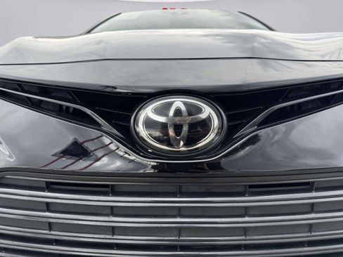 Used 2021 Toyota Camry LE image 13