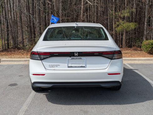 Used 2023 Honda Accord EX image 4