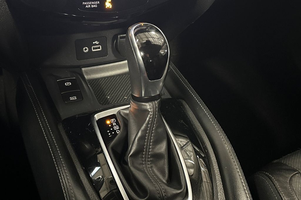 Used 2020 Nissan Rogue SL FWD image 25