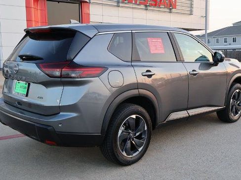 Certified 2025 Nissan Rogue SV image 6