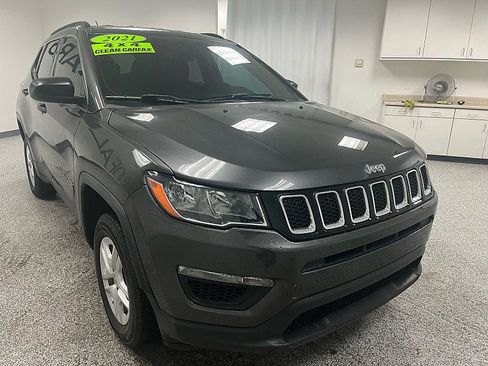 Used 2021 Jeep Compass Sport image 3