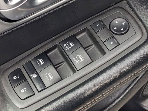 Certified 2021 Chrysler Pacifica Touring-L w/ S Appearance Package image 19