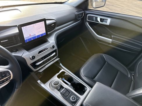 Certified 2022 Ford Explorer XLT w/ Equipment Group 202A image 30