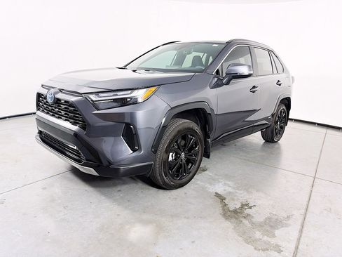 Used 2024 Toyota RAV4 SE AWD/4WD image 3