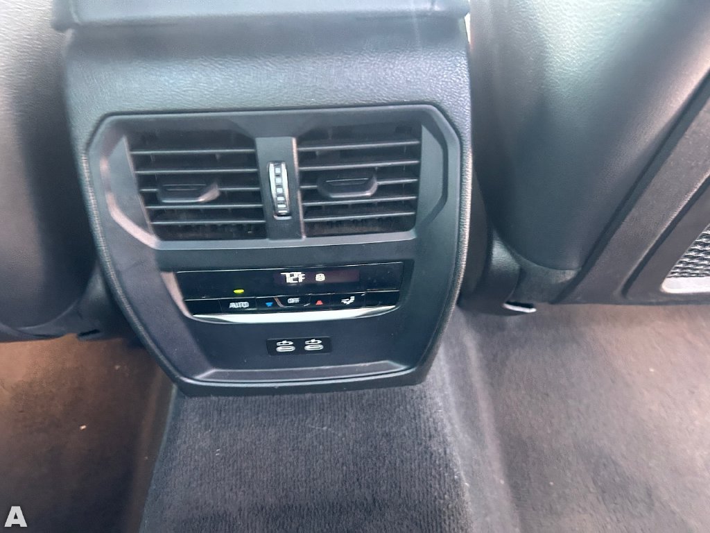 Used 2022 BMW 330i Sedan w/ M Sport Package RWD image 16
