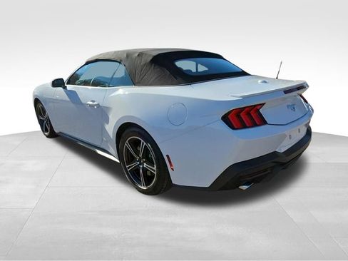 Used 2025 Ford Mustang Premium image 8