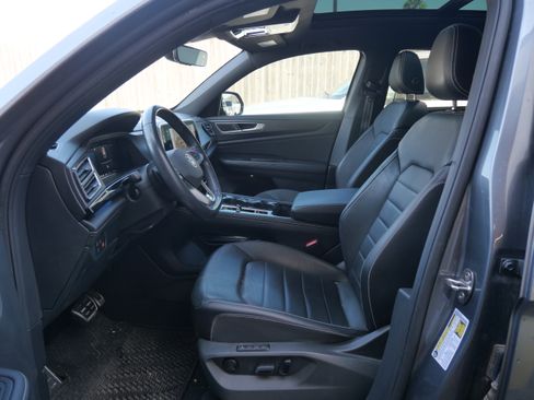 Used 2024 Volkswagen Atlas Cross Sport SEL R-Line image 8