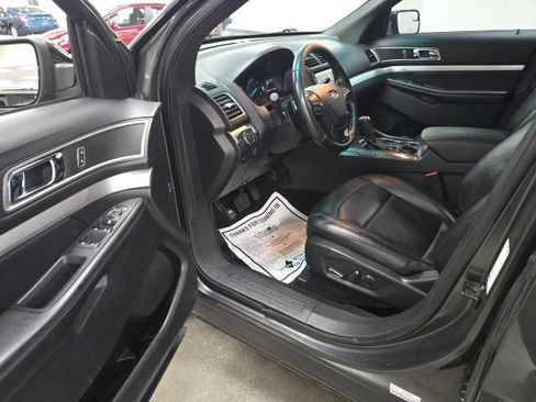 Used 2016 Ford Explorer XLT w/ Equipment Group 202A FWD image 13