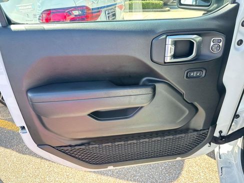 Used 2024 Jeep Wrangler Sport S image 18