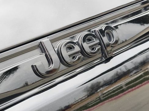 Certified 2024 Jeep Grand Cherokee Altitude image 12