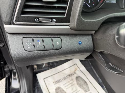 Used 2017 Hyundai Elantra Value Edition image 24