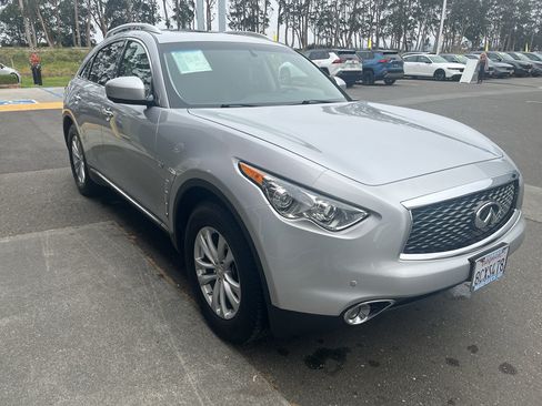 Used 2017 INFINITI QX70 2WD w/ Premium Package image 19