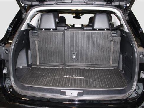 Certified 2021 Toyota Highlander XLE image 29