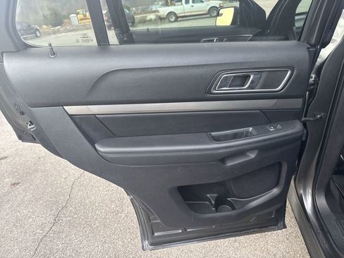 Used 2019 Ford Explorer XLT AWD/4WD image 22