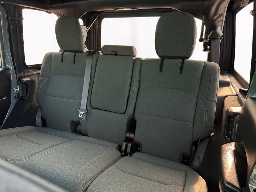 Used 2024 Jeep Wrangler Unlimited AWD/4WD image 13
