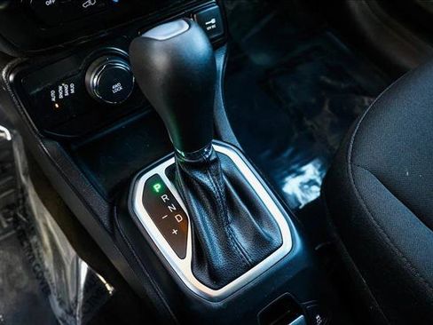 Used 2018 Jeep Renegade Latitude image 20