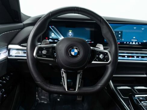 Used 2025 BMW 740i xDrive AWD/4WD image 18