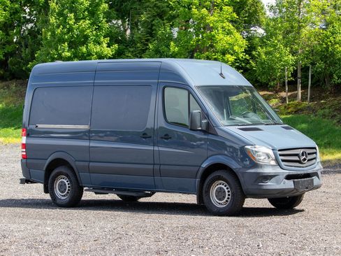 Used 2018 Mercedes-Benz Sprinter 2500 image 11