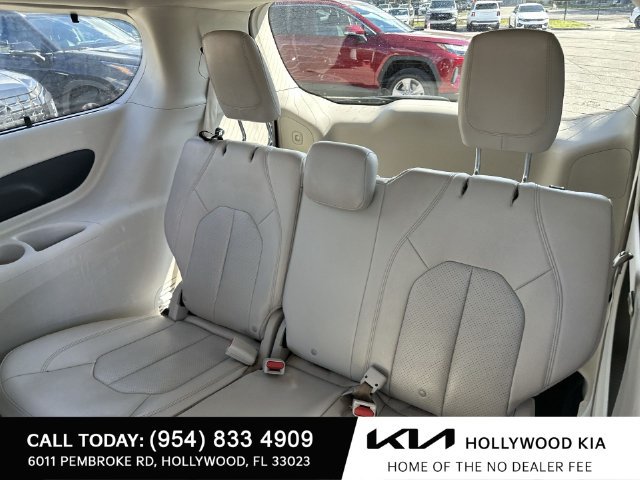 Used 2021 Chrysler Pacifica Touring-L FWD image 24