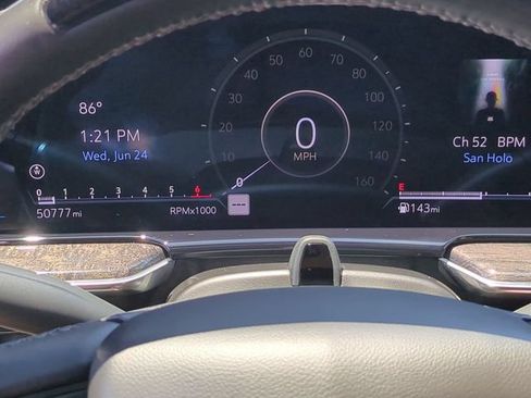 Used 2022 Cadillac Escalade Premium Luxury RWD image 13
