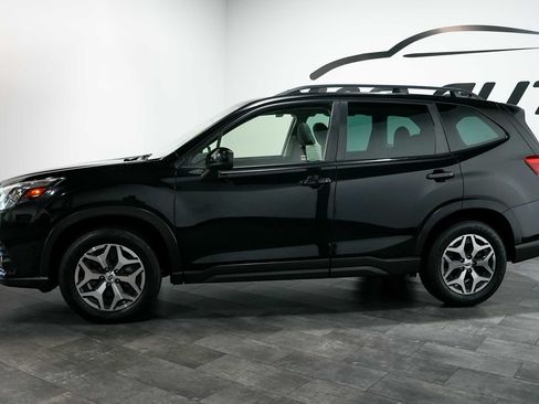 Used 2023 Subaru Forester Premium AWD/4WD image 3