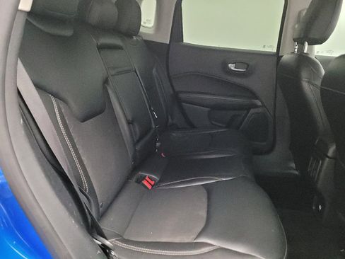 Used 2018 Jeep Compass Latitude w/ Cold Weather Group AWD/4WD image 19