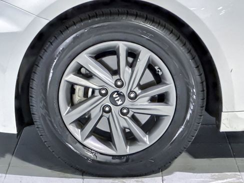 Used 2020 Kia Optima LX FWD image 12