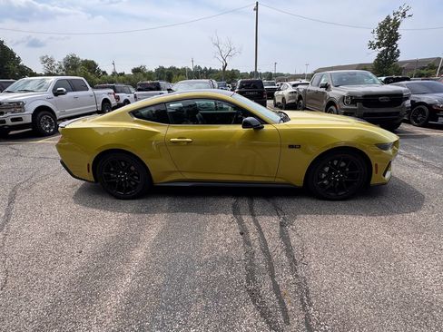 Used 2025 Ford Mustang GT Premium RWD image 5