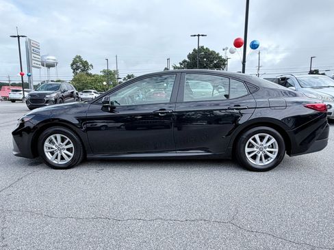 Used 2025 Toyota Camry LE FWD image 5