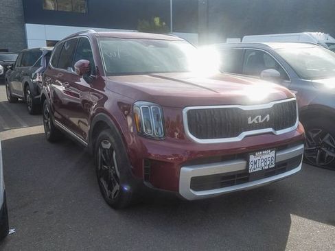 Certified 2024 Kia Telluride EX w/ EX Captain's Chair Package FWD image 2